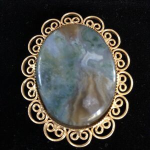 Vintage Oval Very Unique Mossy Agate Stone in Goldtone Filigree Frame Brooch